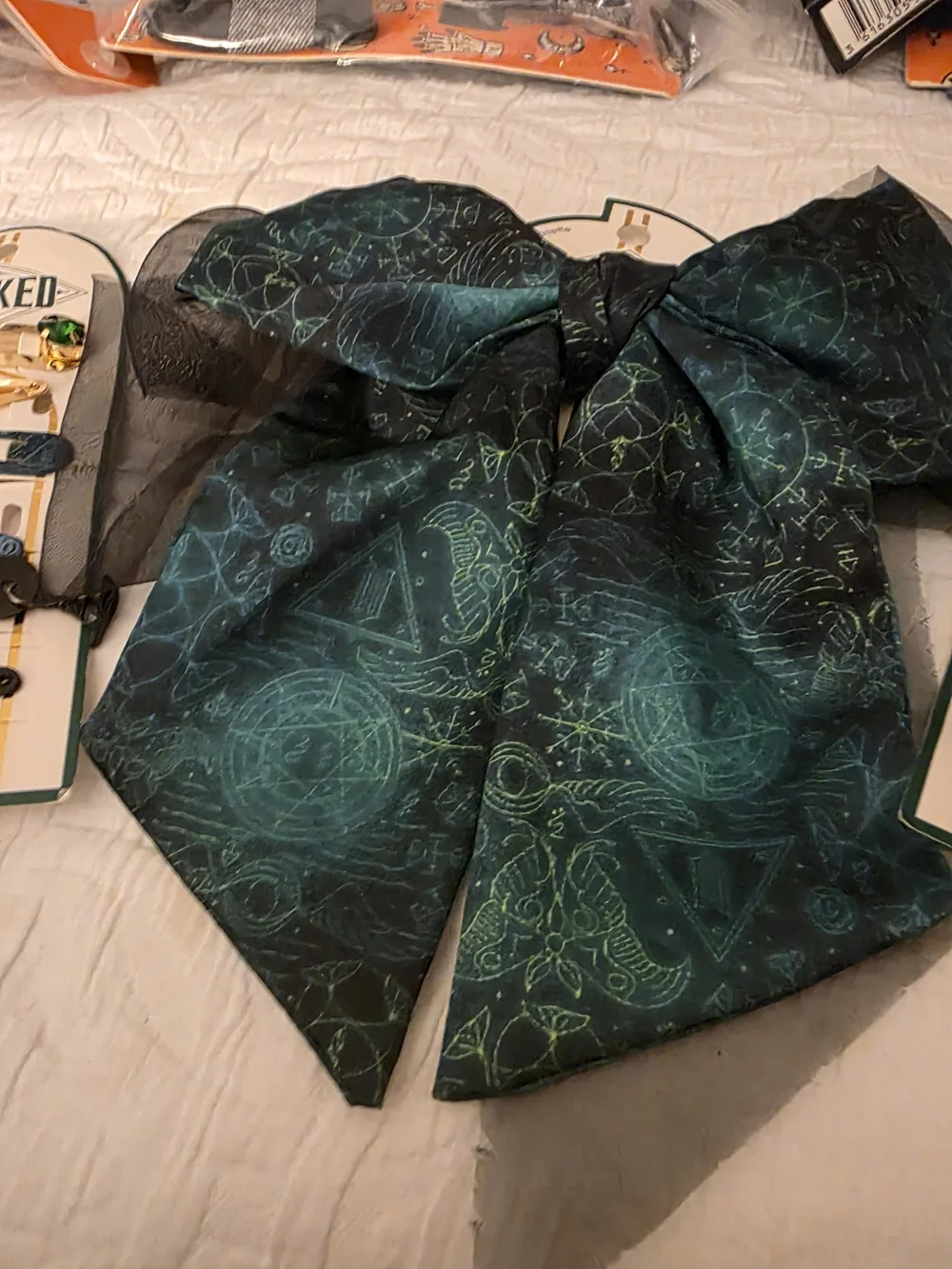 scunci wicked bow